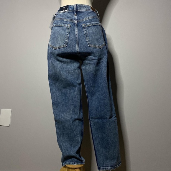 Brand New Hollister Co. Ultra High Rise Mom Jeans - Picture 3 of 4